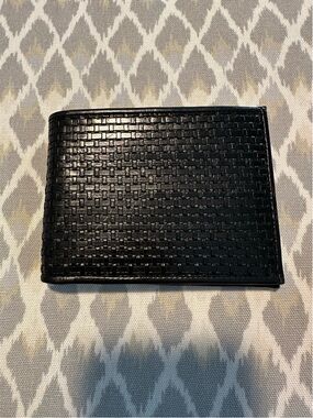 Brigamo Black Woven Leather Bifold Wallet – Multiple Card Slots